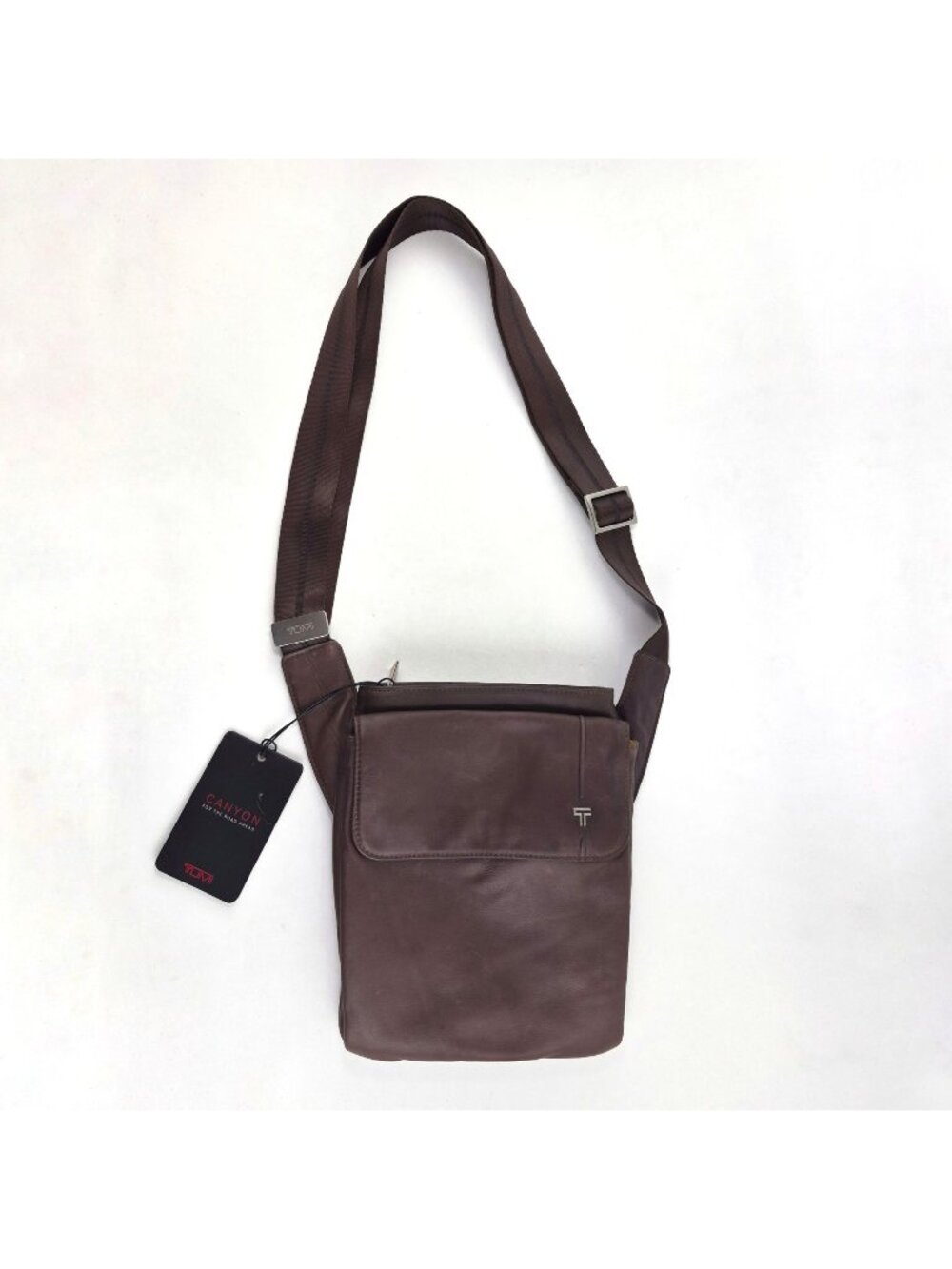 Tumi #50 Tara Zip Pouch Canyon Brown Leather Vertical Crossbody Messenger Bag